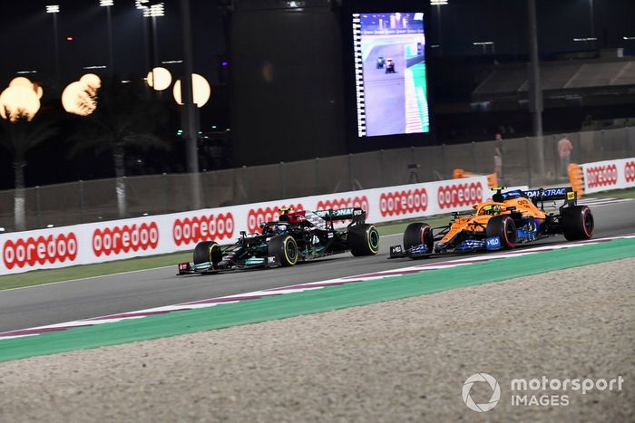 Valtteri Bottas, Mercedes W12, pelea con Lando Norris, McLaren MCL35M