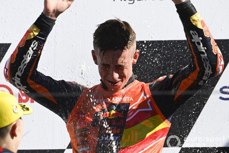 El ganador de la carrera y campeón del mundo Pedro Acosta, Red Bull KTM Ajo