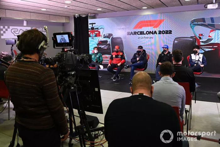 Sebastian Vettel, Aston Martin, Charles Leclerc, Ferrari, Max Verstappen, Red Bull Racing, Fernando Alonso, Alpine F1 Team, Yuki Tsunoda, Scuderia AlphaTauri, en la rueda de prensa