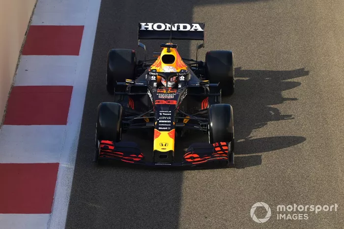 Max Verstappen, Red Bull Racing RB16B 