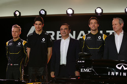 (Da sx verso dx): Kevin Magnussen, Renault F1 Team con Esteban Ocon, Renault F1 Team Test Driver; Ca