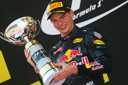 Переможець Макс Ферстаппен, Red Bull Racing святкує перемогу