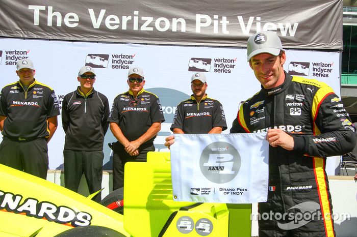 Ganador de la pole Simon Pagenaud, Team Penske Chevrolet