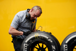 Reifentechniker von Pirelli