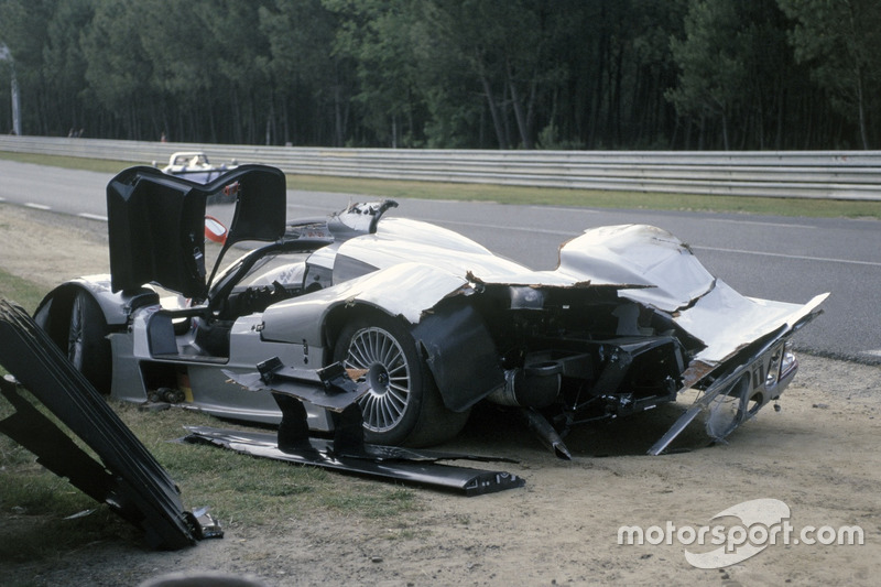 Unfalauto von Jean-Marc Gounon, Marcel Tiemann, Mark Webber, Mercerdes CLR