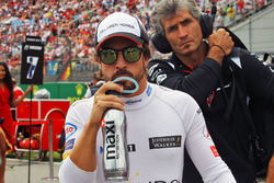 Fernando Alonso, McLaren en la parrilla