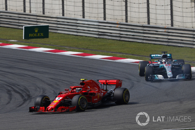 Kimi Raikkonen, Ferrari SF71H, Lewis Hamilton, Mercedes AMG F1 W09