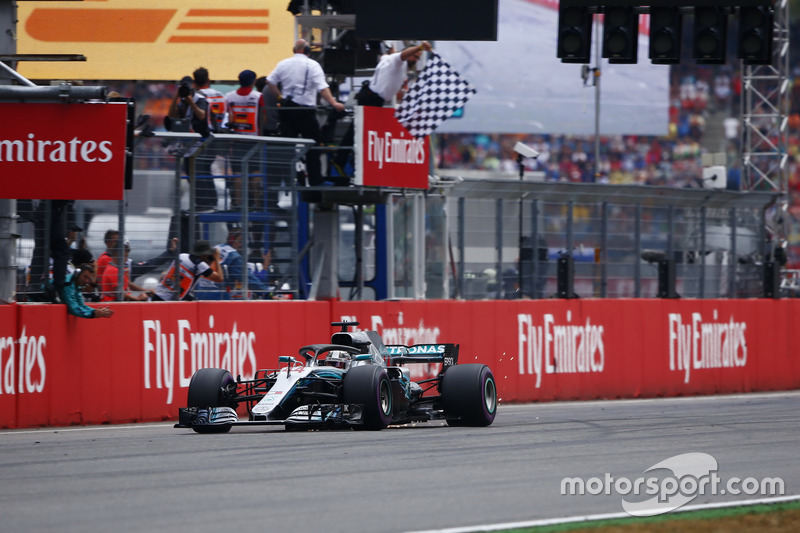 Lewis Hamilton, Mercedes AMG F1 W09, takes the chequered flag at the finish