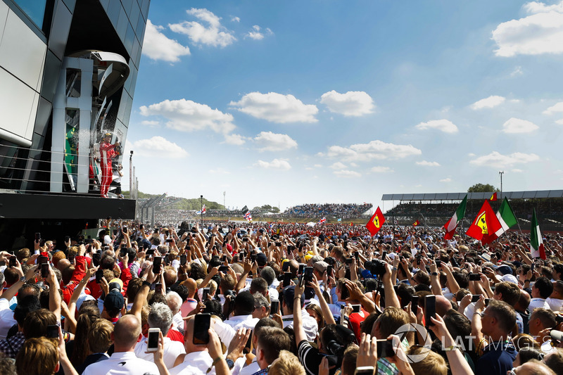 Sebastian Vettel, Ferrari, festeggia sul podio