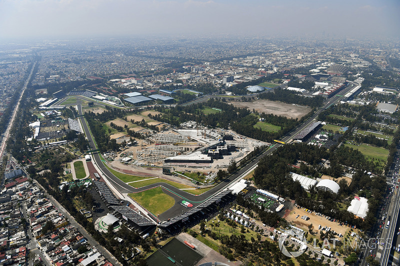 Uma visão mais abrangente da pista mexicana
