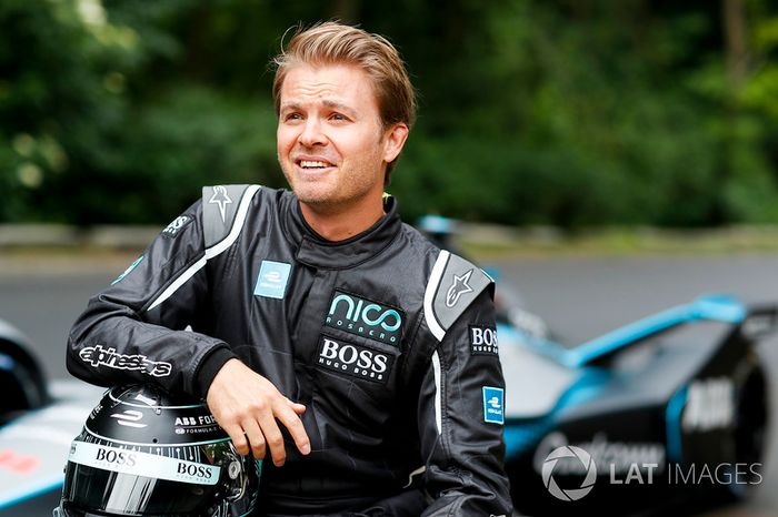 Campeón mundial de Fórmula 1, Nico Rosberg con el coche Gen2 Fórmula E
