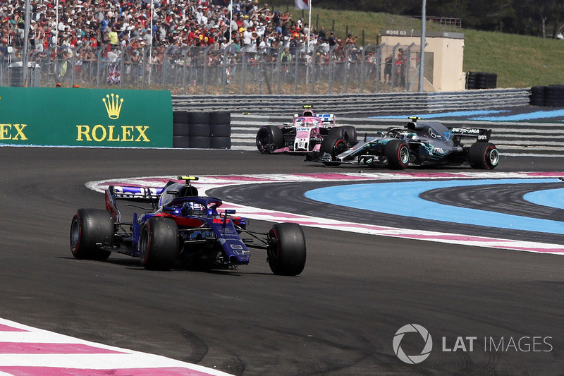 Pierre Gasly, Scuderia Toro Rosso STR13, con el alerón roto en la primera vuelta