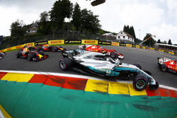 Valtteri Bottas, Mercedes AMG F1 W08, Kimi Raikkonen, Ferrari SF70H, Max Verstappen, Red Bull Racing RB13, Daniel Ricciardo, Red Bull Racing RB13, at the start