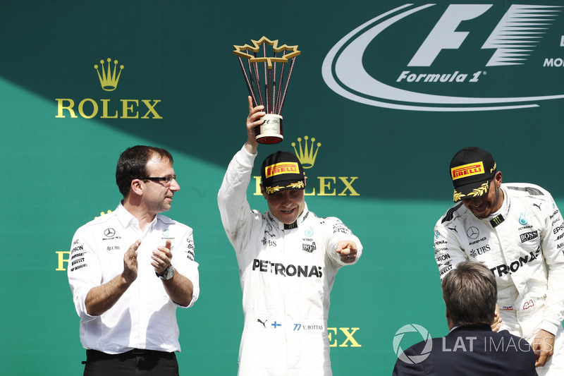 Podium: ganador, Lewis Hamilton, Mercedes AMG F1, segundo, Valtteri Bottas, Mercedes AMG F1