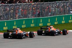 Stoffel Vandoorne, McLaren MCL32, Fernando Alonso, McLaren MCL32