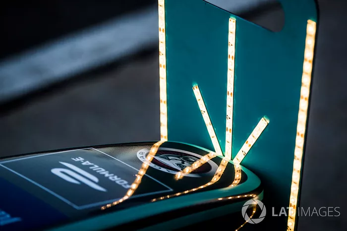 Panasonic Jaguar Racing pit stop tablero