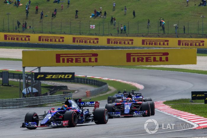 Carlos Sainz Jr., Scuderia Toro Rosso STR12 and Pierre Gasly, Scuderia Toro Rosso STR12