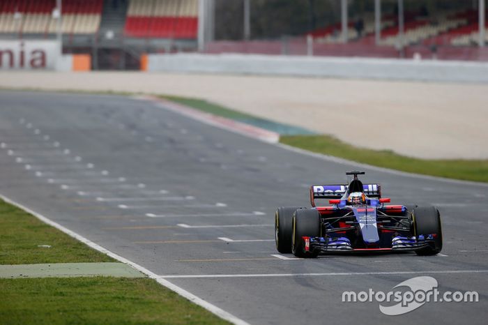 Carlos Sainz Jr., Scuderia Toro Rosso STR12, practicando una salida
