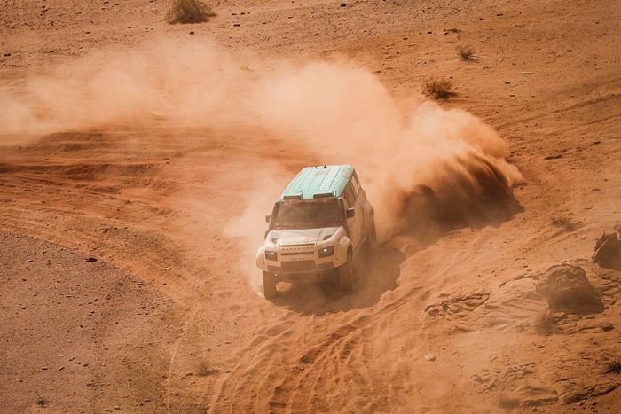 #500 Defender Rally Защитник: Стефан Петерансель, Михаэль Метге