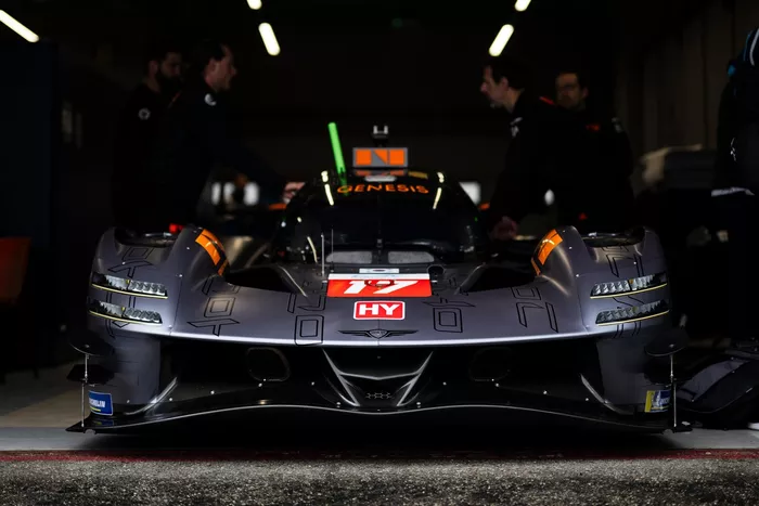 #17 Genesis Magma Racing Genesis GMR-001