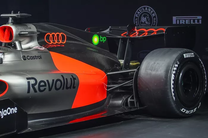 Audi F1 Team R26-kleurstelling
