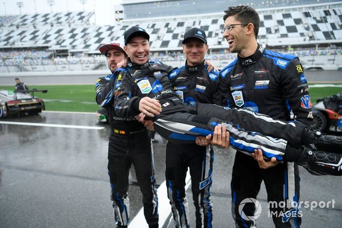 #10 Konica Minolta Cadillac DPi-V.R. Cadillac DPi, DPi: Renger Van Der Zande, Jordan Taylor, Fernando Alonso, Kamui Kobayashi