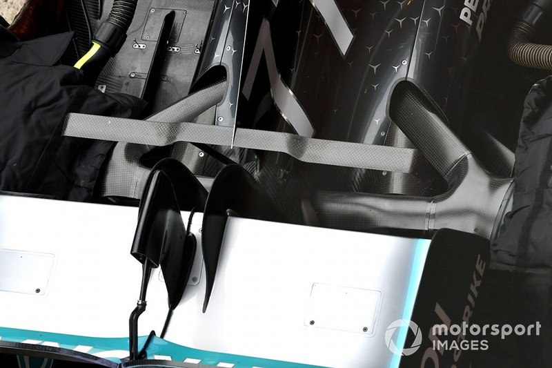 Задня частина Mercedes AMG F1 W10