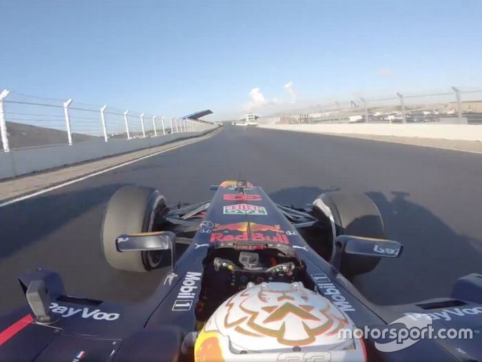 A bordo con Max Verstappen, Red Bull RB8