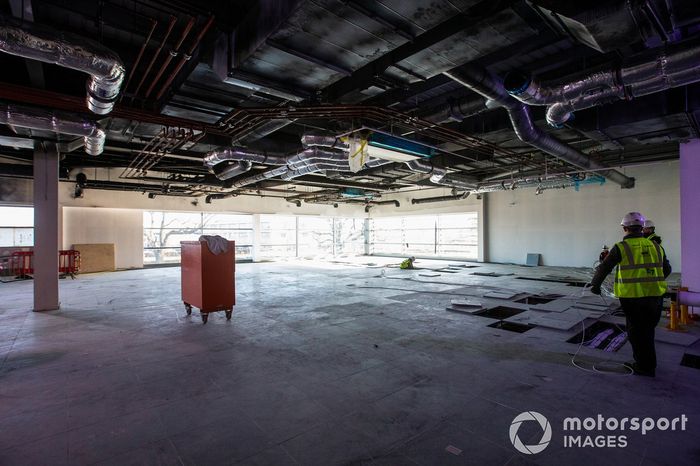 Visita a la fábrica de Aston Martin en Silverstone