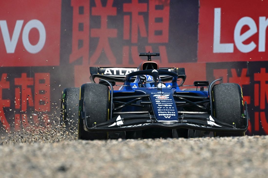 Alex Albon, Williams runs wide