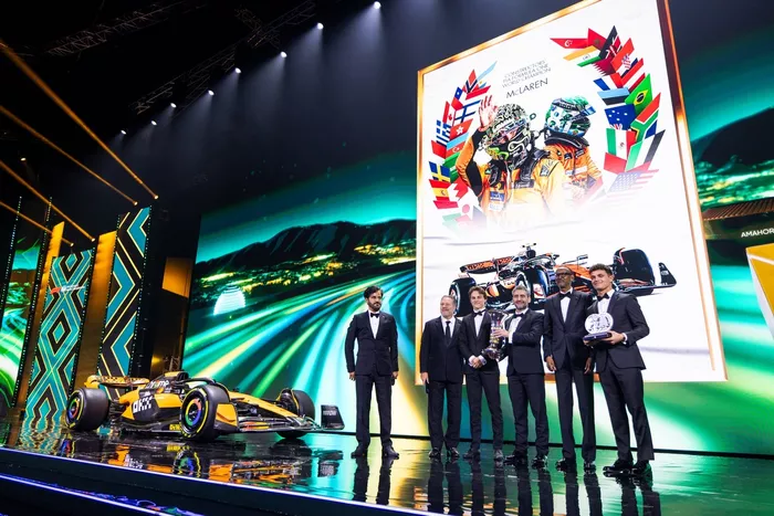 Zak Brown, PDG de McLaren, Mohammed Ben Sulayem, président de la FIA, Andrea Stella, directeur de l'équipe McLaren F1 Team, Lando Norris, McLaren