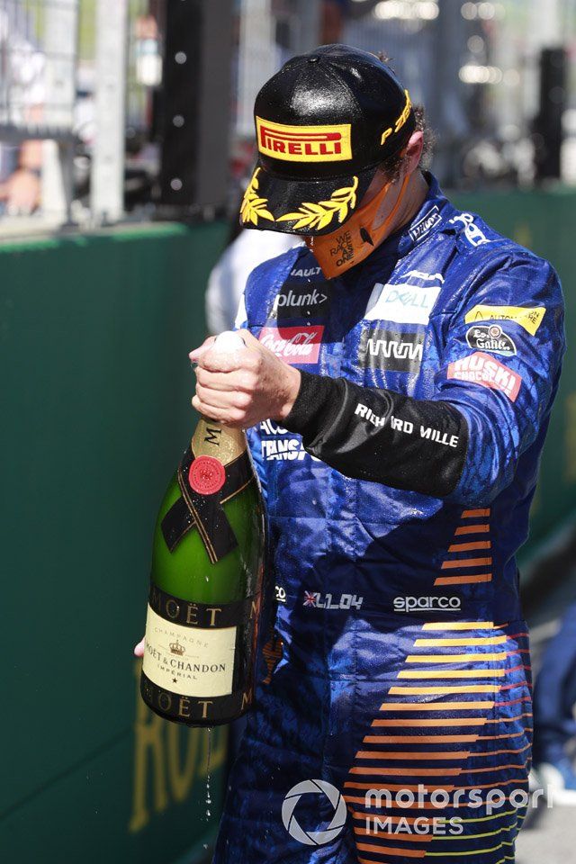 Podio: tercer lugar Lando Norris, McLaren celebra