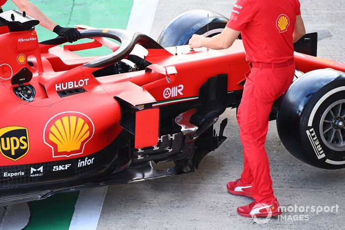 Detalle del pontón del coche de Sebastian Vettel Ferrari SF1000