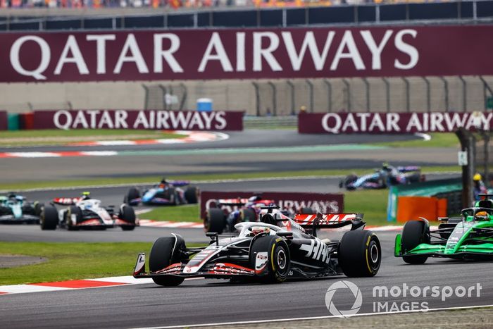 Kevin Magnussen, Haas VF-24, Valtteri Bottas, Kick Sauber C44, Daniel Ricciardo, RB F1 Team VCARB 01