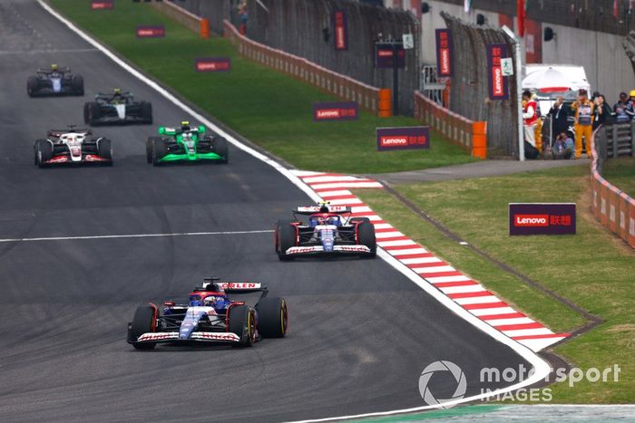 Daniel Ricciardo, RB F1 Team VCARB 01, Yuki Tsunoda, RB F1 Team VCARB 01, Zhou Guanyu, Kick Sauber C44
