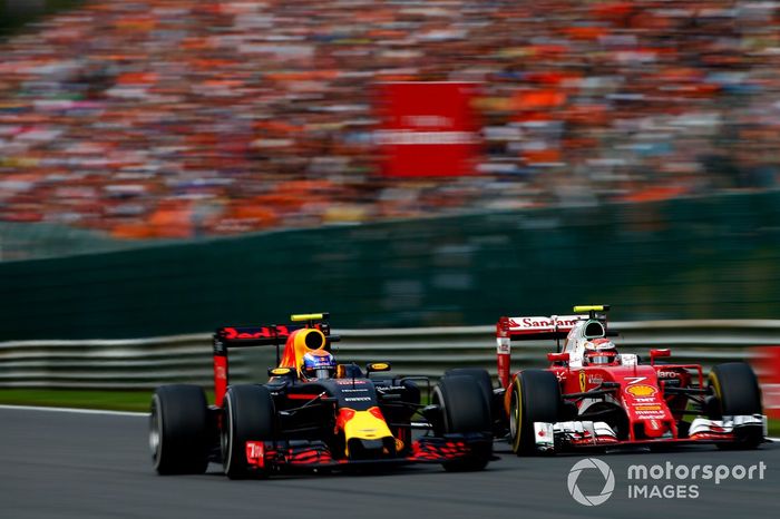 Max Verstappen, Red Bull Racing RB12 y Kimi Raikkonen, Ferrari SF16-H