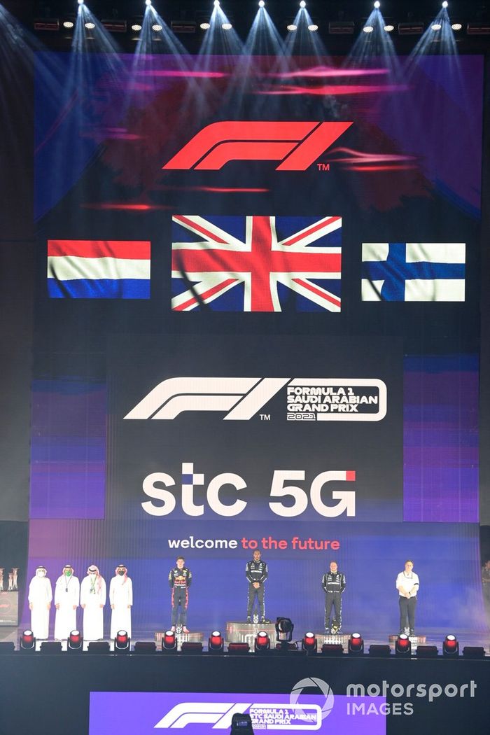 Podio: segundo lugar Max Verstappen, Red Bull Racing, ganador Lewis Hamilton, Mercedes, tercer lugar Valtteri Bottas, Mercedes