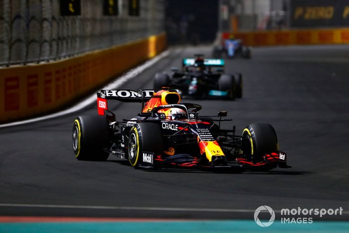 Max Verstappen, Red Bull Racing RB16B, Lewis Hamilton, Mercedes W12