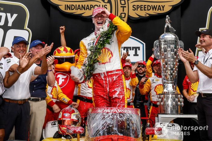 Ganador de la carrera Josef Newgarden, Team Penske Chevrolet