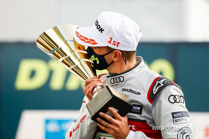 Podio: El ganador de la carrera Nico Muller, Equipo Deportivo Audi Abt Sportsline