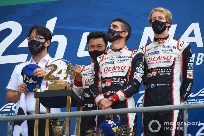 Podio: ganadores #8 Toyota Gazoo Racing Toyota TS050: Sebastien Buemi, Kazuki Nakajima, Brendon Hartley