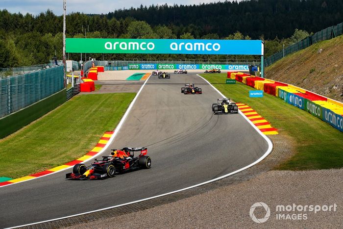 Max Verstappen, Red Bull Racing RB16, Daniel Ricciardo, Renault F1 Team R.S.20, Alex Albon, Red Bull Racing RB16