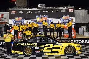 Race winner Brad Keselowski, Team Penske, Ford Mustang