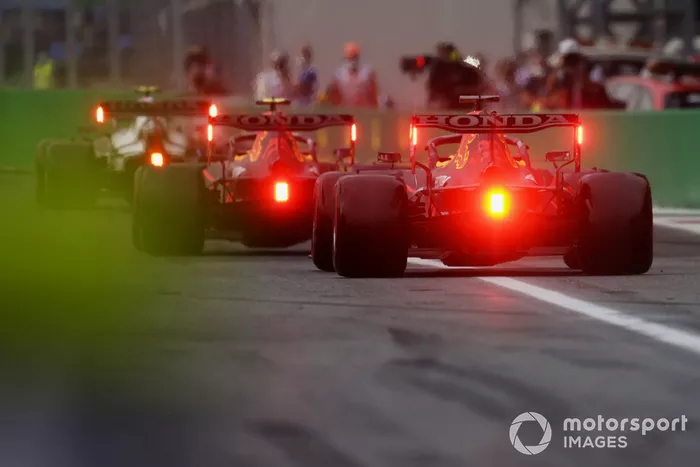Sergio Pérez, Red Bull Racing RB16B, Max Verstappen, Red Bull Racing RB16B