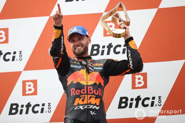 Podio: ganador Brad Binder, Red Bull KTM Factory Racing