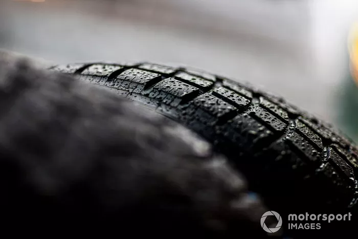 Neumáticos de lluvia