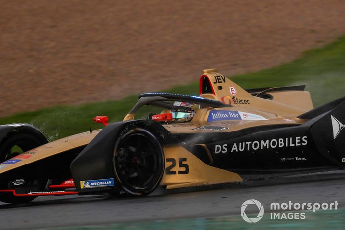 Jean-Eric Vergne, DS TECHEETAH, DS E-Tense FE19  con las nuevas luces LED azules del Halo, en modo ataque