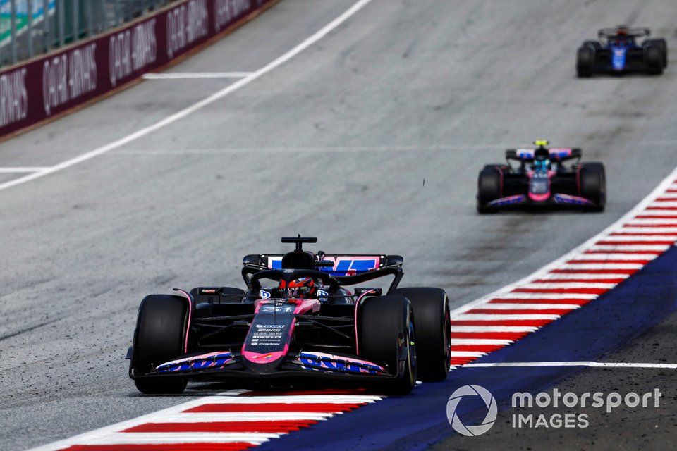 Esteban Ocon, Alpine A524, Pierre Gasly, Alpine A524