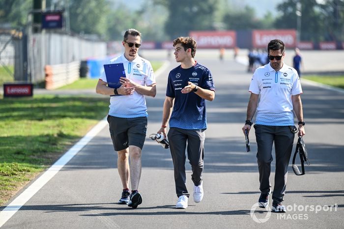 Franco Colapinto, Williams Racing, recorre la pista 