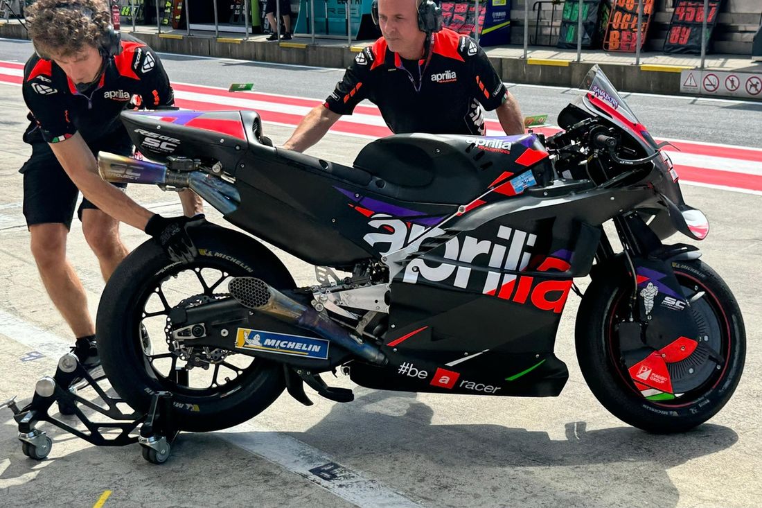 Moto de Lorenzo Savadori, Aprilia Racing Team